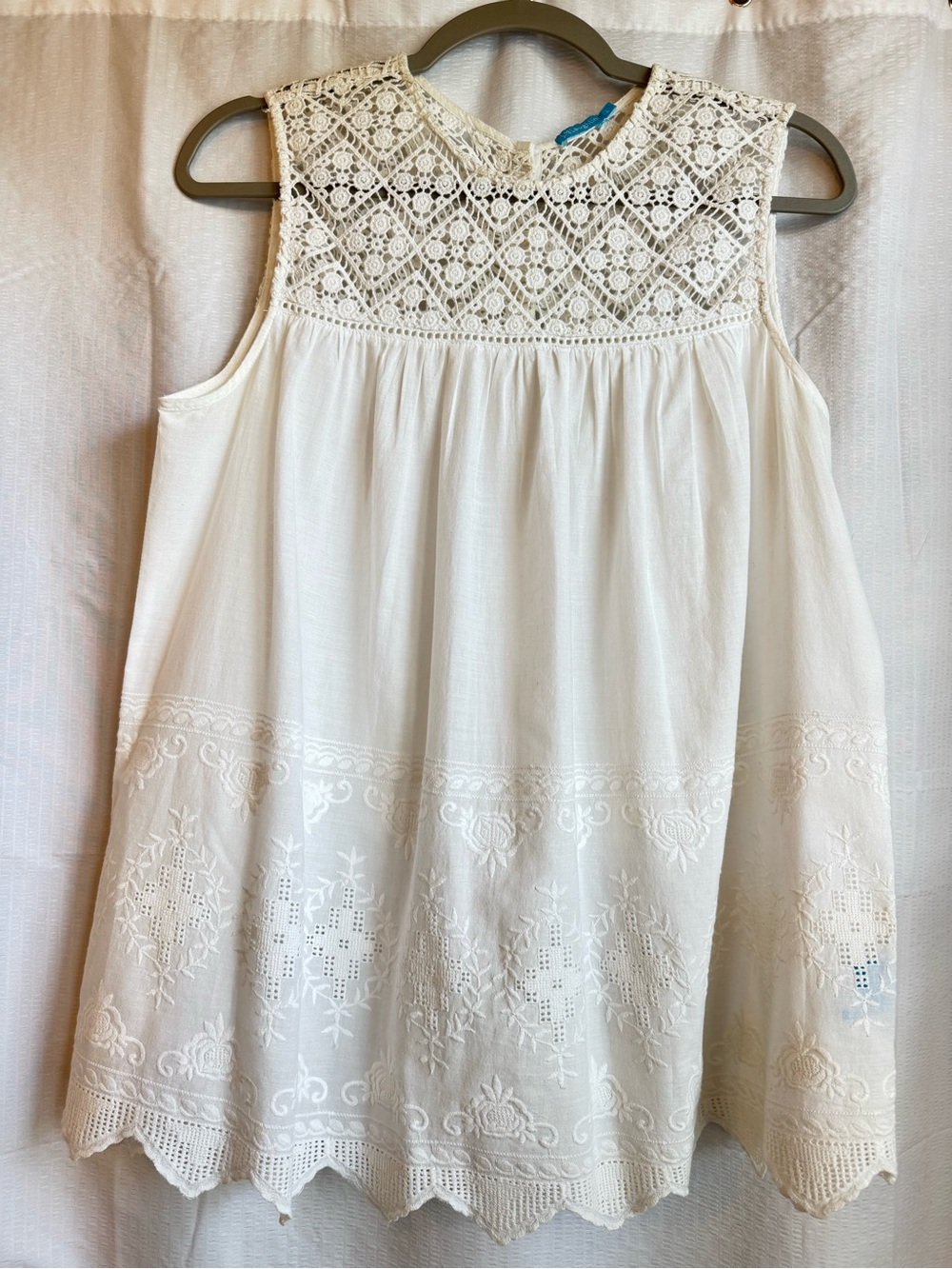 J. McLaughlin Sleeveless Lace Yoke Blouse size L